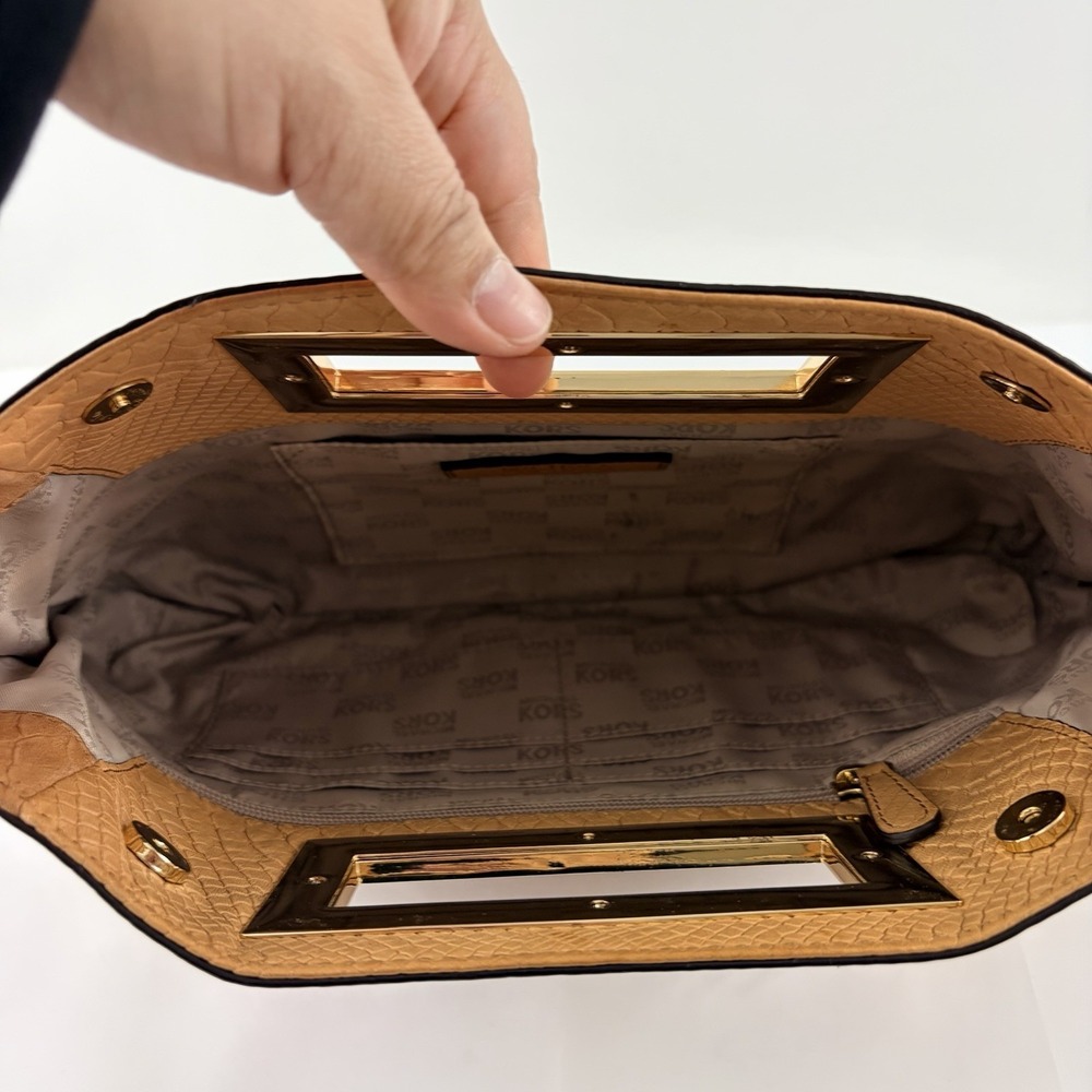 Michael Kors Tan Snakeskin Embossed‎ Leather Clutch Gold Frame - Picture 3 of 9